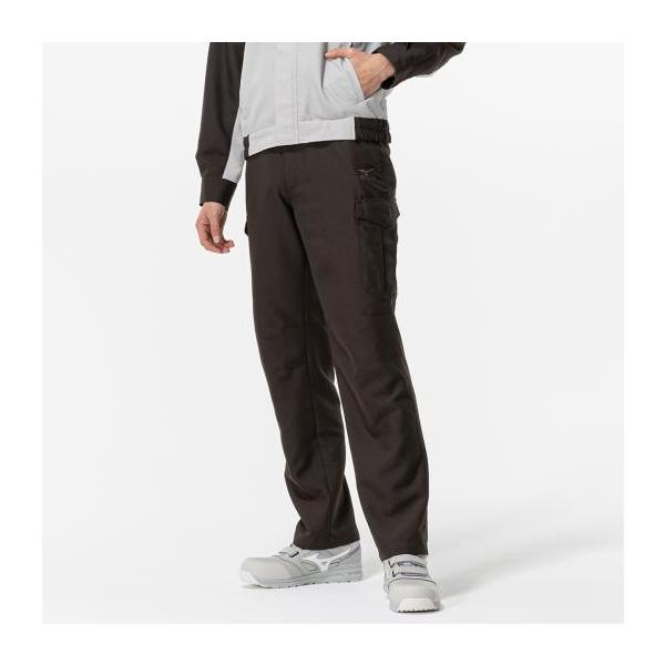 動きやすさを追求したミズノ独自のワークウエア(制電素材)。ポリエステル100%の軽量素材。春夏シーズンにおすすめ。大きいサイズはこちら（C2JF8182_b）※カラー07・14のみジャケット（C2JE8182）とセットでご着用いただけます。