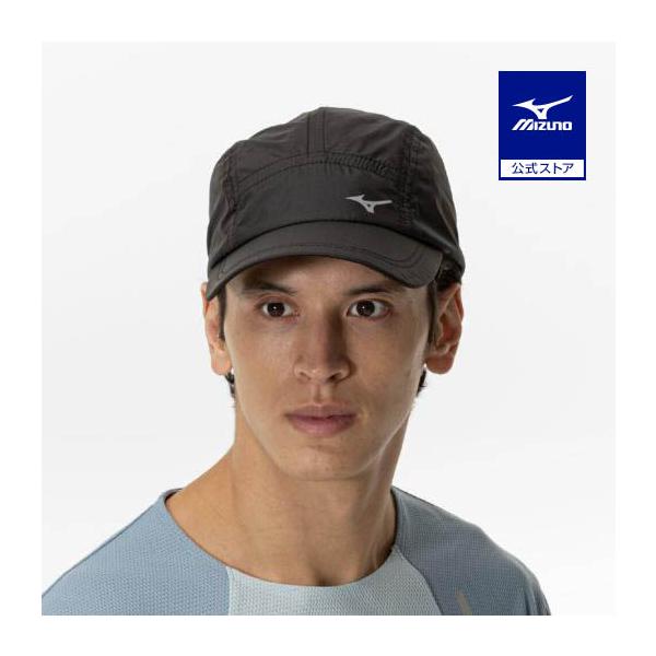 薄い素材を使用した軽量キャップ。シンプルなデザインで、ランニングを始めとするあらゆるスポーツシーンにぴったりなアイテムです。