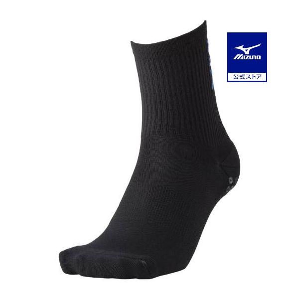 大阪マラソン2025大会記念ソックス。背面には「OSAKA MARATHON 2025」がジャガードで表現され、シンプルでありながらコーデのアクセントになるアイテム。流行りのクルー丈の長さもポイント。