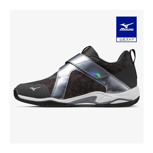 素早い脱ぎ履きをサポート、ミズノフィットネスシューズ最初の一足です。