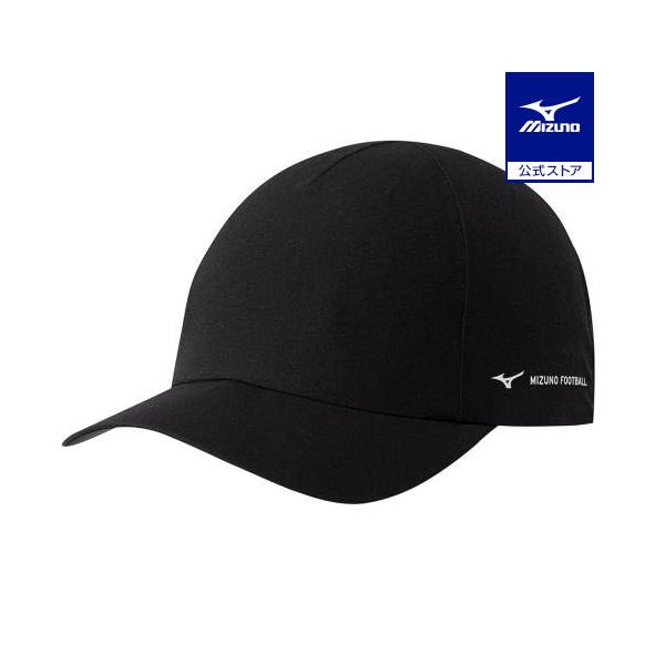 ピッチを離れても、フットボーラーはカッコいい。ブランドロゴとメッセージロゴのみをプリントしたシンプルなデザイン。