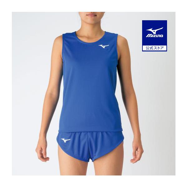 シンプルな無地のレーシングシャツ。