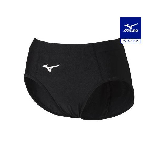 シンプルなデザインのレーシングショーツ。チームで揃えることも可能。