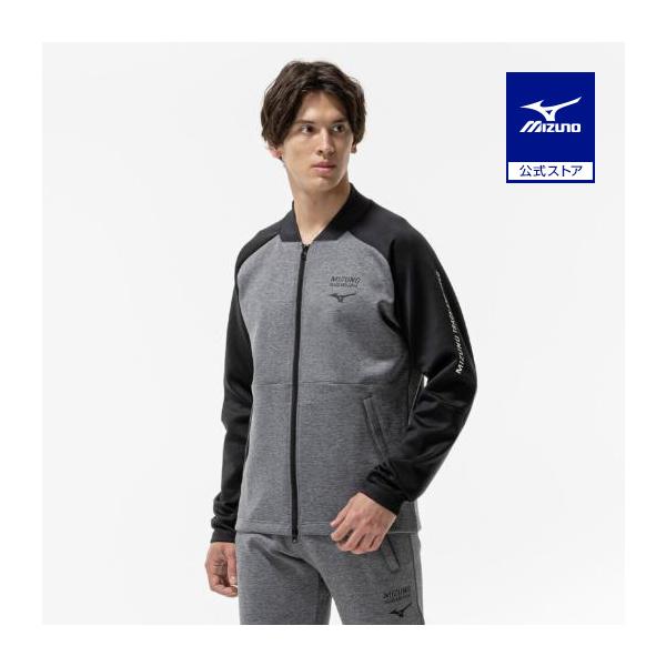 生地がよく伸びて快適に動けるスリムシルエットのスウェット