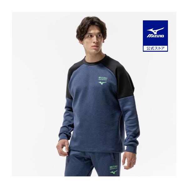 生地がよく伸びて快適に動けるスリムシルエットのスウェット。