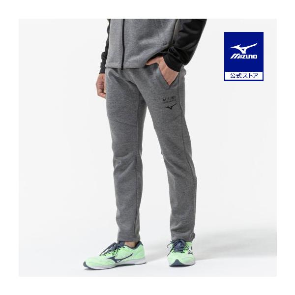 生地がよく伸びて快適に動けるスリムシルエットのスウェット