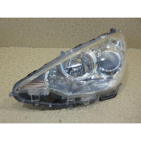 トヨタ 純正 アクア 《 NHP10 》 左ヘッドライト P61700-25001957