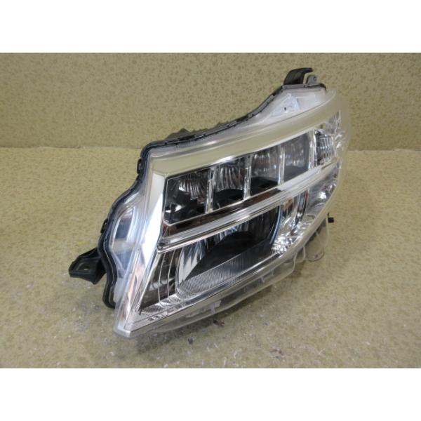 c*a様 トヨタルーミー ヘッドライト左LED トヨタ ルーミー M900A M910A 純正 LED 左 ヘッドライト 81170-B1220