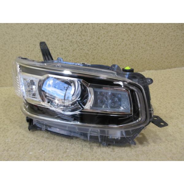 トヨタ JPNタクシー 右ヘッドライト 純正LEDプロジェクター ステー破損あり 良品 トヨタ ジャパン タクシー NTP10 純正 LED 右 ヘッドライト 刻印