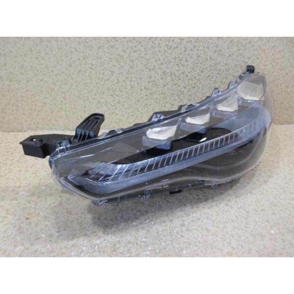トヨタカローラクロスZSG10/ZVG11ヘッドライト右側HASCO16-177 良品 トヨタ カローラ クロス ZSG10 ZVG11 純正 LED 左 ヘッドライト