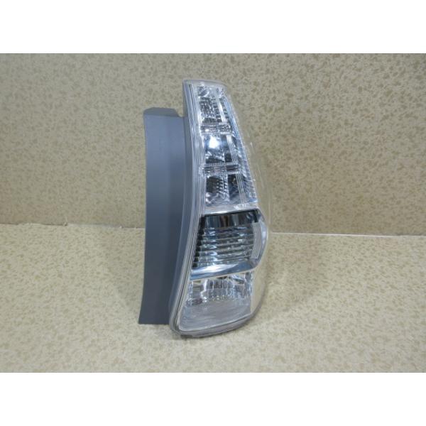 トヨタ プリウス α ZVW40/ZVW41 前期 純正 右 テール ランプ : 株式