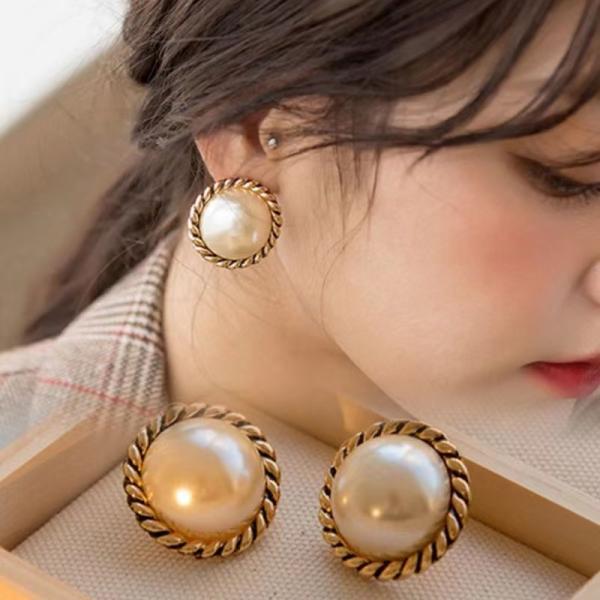 パールピアス ピアス 針シルバー925 パール アクセント金属アレルギー対応 華奢 華やか上品な花びら付き記念日 入園式 入学式 オフィス 普段使い プレゼント