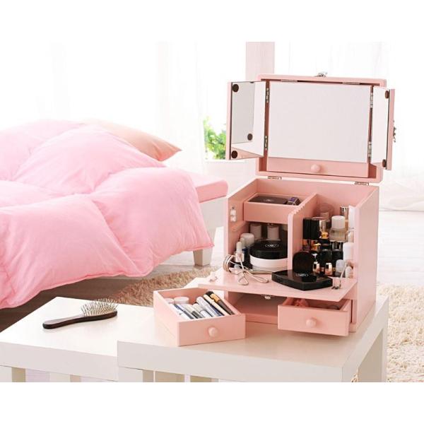 大容量コスメボックス！収納力大なのでごちゃごちゃ小物がスッキリ収納！オシャレで癒されるパステルカラーはホワイト、ピンク、イエロー、オレンジ、グリーンの5色！毎日売れ続けている大人気のメイクボックスです！【材質】　MDF【商品サイズ】（約）幅...