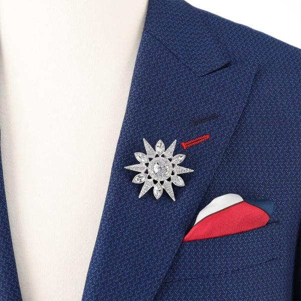 襟元にオシャレで華やかなワンポイント！ジャケットなどに付けるだけでイメージアップのアクセサリーバッジです。キラキラ輝きのあるラペルピンは洋服だけでなくバッグやポーチなどに付けていただいても大変オシャレです。