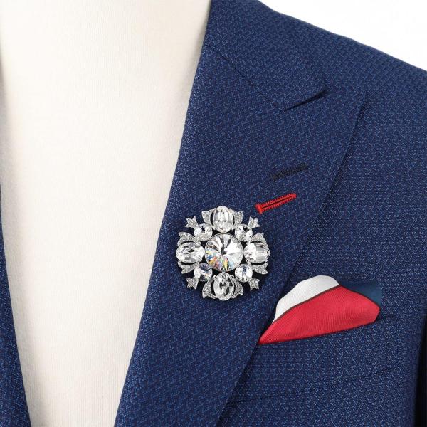 襟元にオシャレで華やかなワンポイント！ジャケットなどに付けるだけでイメージアップのアクセサリーバッジです。キラキラ輝きのあるラペルピンは洋服だけでなくバッグやポーチなどに付けていただいても大変オシャレです。