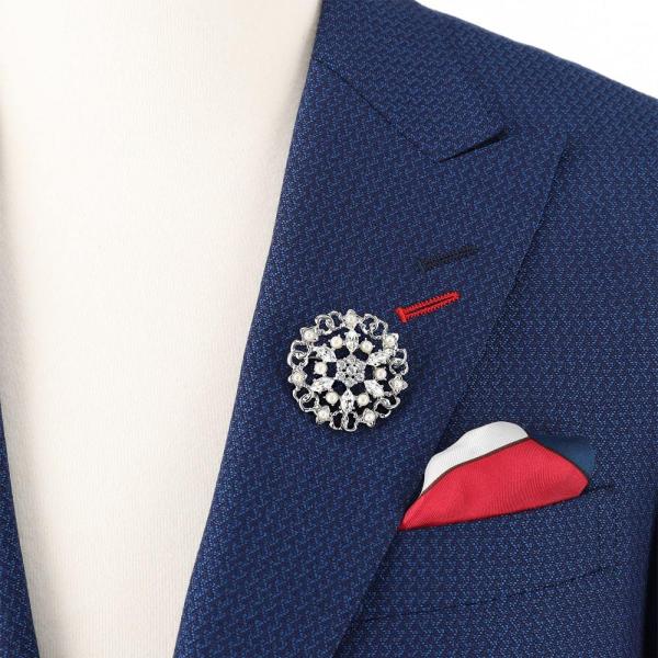 襟元にオシャレで華やかなワンポイント！ジャケットなどに付けるだけでイメージアップのアクセサリーバッジです。キラキラ輝きのあるラペルピンは洋服だけでなくバッグやポーチなどに付けていただいても大変オシャレです。