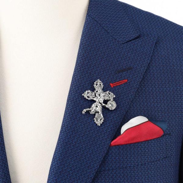 襟元にオシャレで華やかなワンポイント！ジャケットなどに付けるだけでイメージアップのアクセサリーバッジです。キラキラ輝きのあるラペルピンは洋服だけでなくバッグやポーチなどに付けていただいても大変オシャレです。