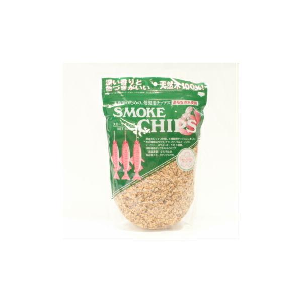 広葉樹の樹皮を取り除き、純粋な木質部だけをチップにしました。家庭でも手軽にお使いいただける500ｇの小袋入りです。スモークチップは木を細かいチップ状にしたものです。【使用法】チップをスモーク皿に一つかみか二つかみ入れてガスコンロや電熱器また...