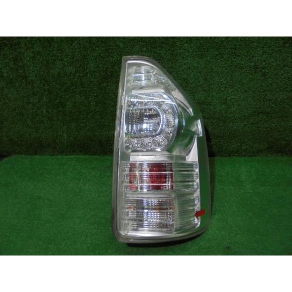 ヴォクシー DBA-ZRR70W 右テールランプ 81551-28601 (Mogee EL926 CBC5
