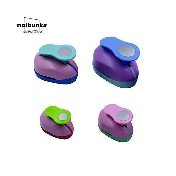 ご覧いただきありがとうございます！★フラットラウンドサイズ：9mm、16mm、25mm、38mm、4個セット手軽で簡単な型抜きパンチです。★人気デザインのミニプラスチック工芸パンチとして、スクラップブックやペーパークラフトや手芸などハンドメ...