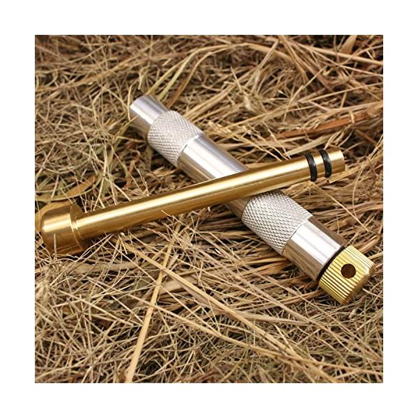 「科学の力」を利用して火をつけるファイヤーピストン、空気の力を使ってシリンダーの中に入っている可燃物を500℃発火させます。オイルやマグネシウムを使わない究極の火おこしツールです。セット内容: 携帯するに丁度いい缶に + 布地チャークロス用...