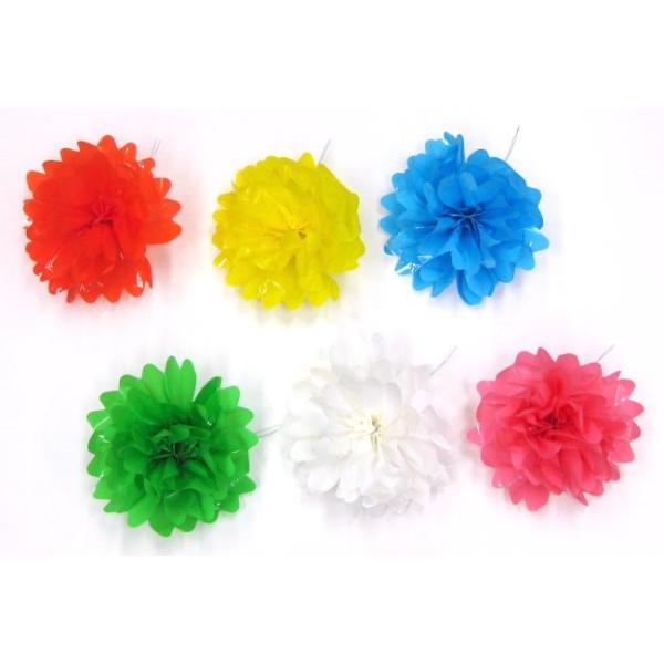 お神輿に飾ったり柱に付けたりいろんな飾り方ができるビニール製の花飾りです。※2019年の8月より花のビニール生地が変わり以前の物より厚手の生地になりました。■花の直径 : 18cm■色 : 画像左上より赤色・黄色・水色・緑色・白色・ピンク色...