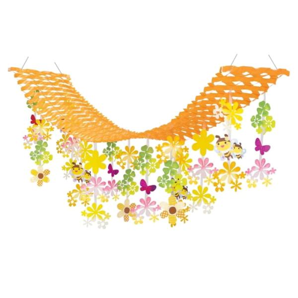 店舗飾りやディスプレーに使える、春の雰囲気を出す飾りです。天井などから端と端を吊るして飾ります。季節が終われば折りたたんでコンパクトにしまっておけます。■大きさ : 高さ約45cmX幅45cmX長さ約180cm■材質 : PVC・紙・不織布