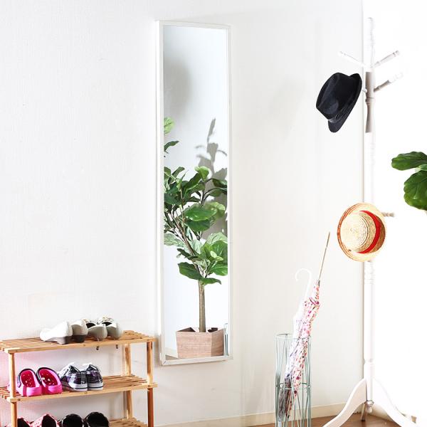 DETAILS壁掛けと自立式の2WAYスタイルの全身ミラーです。シンプルな木目調デザインの薄型フレームなので、どんなお部屋にも馴染んでくれます。少し広めな35cm幅なので、全身がしっかり入り使い勝手も◎。鏡には飛散防止加工が施されているので...