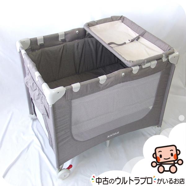 ■ 商品のご説明カトージのポータブルベビーベッド おむつ替えテーブル付です。折り畳み式ですので、使わなくなったら収納するのもとても楽です。【製品仕様】現状優先・使用対象年齢：ベビーベッドとして：新生児〜つかまり立ちできるまで（5ヶ月頃）　プ...