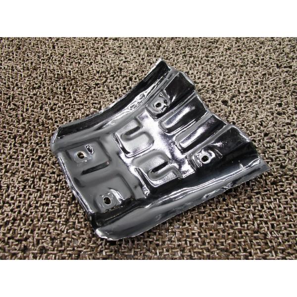 DT90　アンダーガード商品説明始動確認済み車両からの取り外しとなります。使用感等に伴うキズ、サビございます。凹み(画像3の下側)ございます。商品の状態は、画像にてご確認下さい。修復素材に、いかがですか♪中古品の為、神経質な方のご入札はご遠...