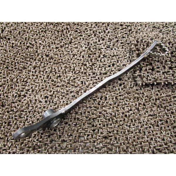 CRM80　ブレーキペダル商品説明始動確認済み車両からの取り外しとなります。使用感等に伴うキズ、サビございます。商品の状態は、画像にてご確認下さい。修復素材に、いかがですか♪中古品の為、神経質な方のご入札はご遠慮願います。【車両情報】■メー...