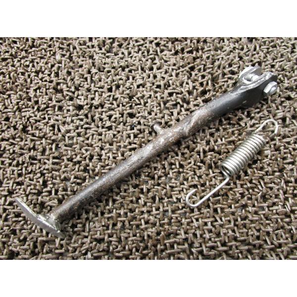 GT80　サイドスタンド商品説明始動確認済み車両からの取り外しとなります。使用感等に伴うキズ、サビございます。接地面に削れございます。商品の状態は、画像にてご確認下さい。修復素材に、いかがですか♪中古品の為、神経質な方のご入札はご遠慮願いま...