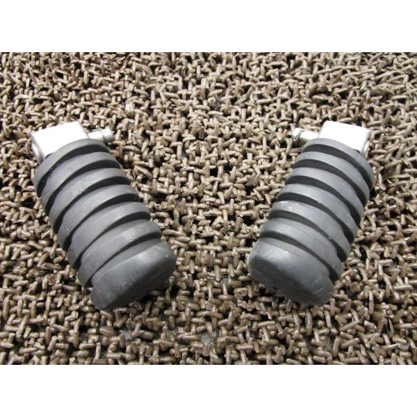 GT80　メインステップ 左右商品説明始動確認済み車両からの取り外しとなります。使用感等に伴うキズ、サビ、ガリキズございます。商品の状態は、画像にてご確認下さい。修復素材に、いかがですか♪中古品の為、神経質な方のご入札はご遠慮願います。【車...