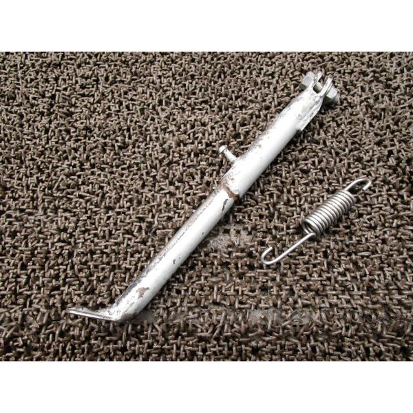 KSR-1　サイドスタンド商品説明始動確認済み車両からの取り外しとなります。使用感等に伴うキズ、サビございます。商品の状態は、画像にてご確認下さい。修復素材に、いかがですか♪中古品の為、神経質な方のご入札はご遠慮願います。【車両情報】■メー...