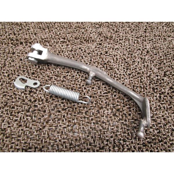 XJR1200　サイドスタンド商品説明始動確認済み車両からの取り外しとなります。使用感等に伴うキズ、サビございます。商品の状態は、画像にてご確認下さい。修復素材に、いかがですか♪中古品の為、神経質な方のご入札はご遠慮願います。【車両情報】■...