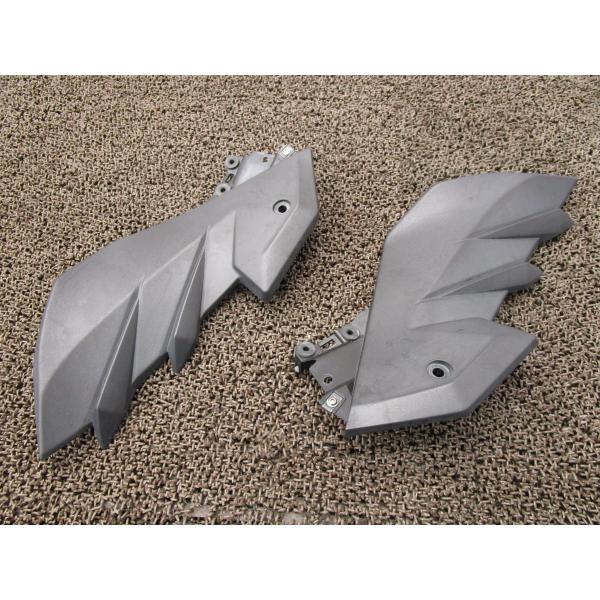 Z250　サイドカバー 左右商品説明始動確認済み車両からの取り外しとなります。使用感等に伴うキズございます。商品の状態は、画像にてご確認下さい。修復素材に、いかがですか♪中古品の為、神経質な方のご入札はご遠慮願います。【車両情報】■メーカー...