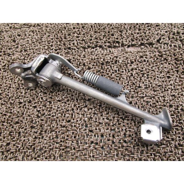 スパーダ　サイドスタンド商品説明始動確認済み車両からの取り外しとなります。使用感等に伴うキズ、サビございます。削れ、ガリキズございます(画像4、5、6枚目参照)。商品の状態は、画像にてご確認下さい。修復素材に、いかがですか♪中古品の為、神経...