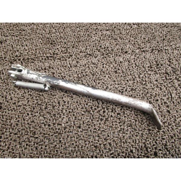 TS125　サイドスタンド商品説明始動確認済み車両からの取り外しとなります。使用感等に伴うキズ、サビございます。商品の状態は、画像にてご確認下さい。修復素材に、いかがですか♪中古品の為、神経質な方のご入札はご遠慮願います。【車両情報】■メー...