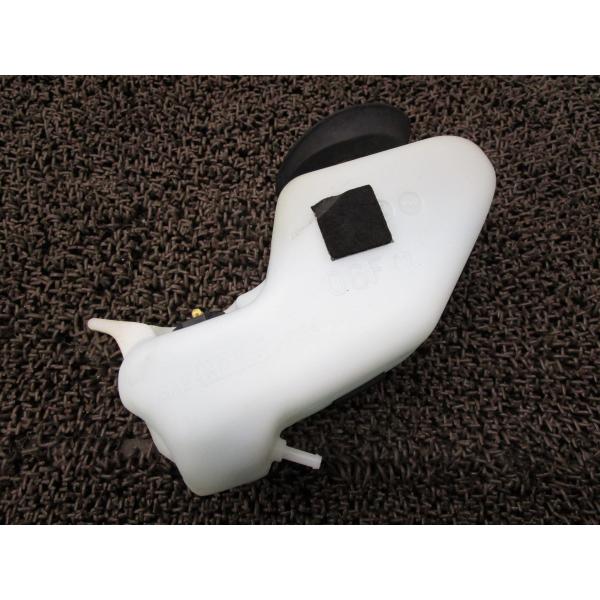 ストリートマジック2 110　オイルタンク商品説明始動確認済み車両からの取り外しとなります。使用感等に伴うキズございます。商品の状態は、画像にてご確認下さい。修復素材に、いかがですか♪中古品の為、神経質な方のご入札はご遠慮願います。【車両情...