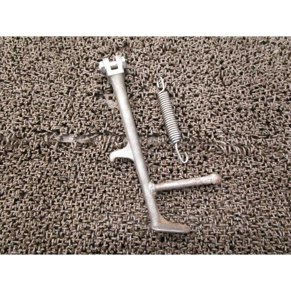 FZR400　サイドスタンド商品説明始動確認済み車両からの取り外しとなります。使用感等に伴うキズ、サビございます。商品の状態は、画像にてご確認下さい。修復素材に、いかがですか♪中古品の為、神経質な方のご入札はご遠慮願います。【車両情報】■メ...