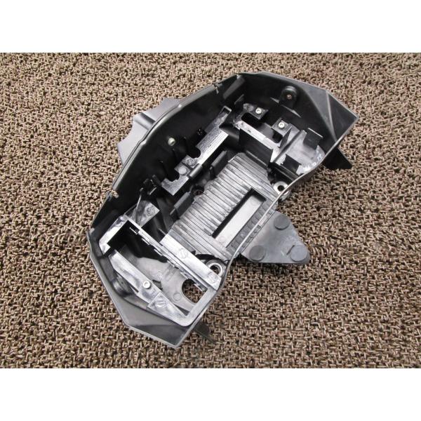 KTM RC125　バッテリーボックス商品説明始動確認済み車両からの取り外しとなります。使用感等に伴うキズございます。商品の状態は、画像にてご確認下さい。修復素材に、いかがですか♪中古品の為、神経質な方のご入札はご遠慮願います。【車両情報】...