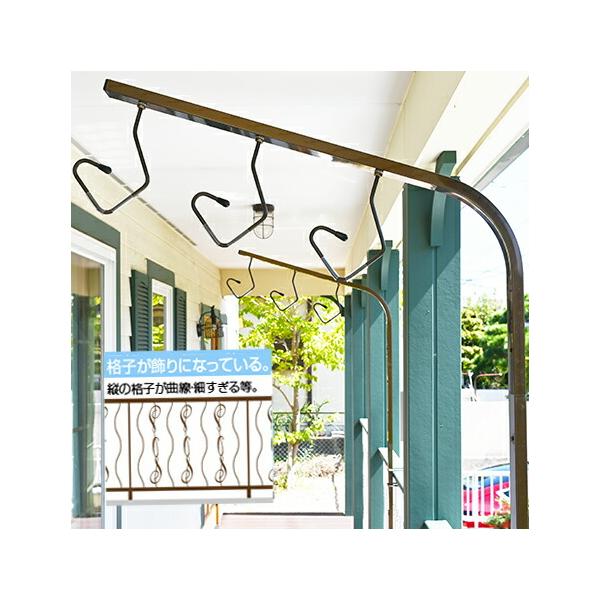 ベランダ固定するタイプです取りつけると足元が広く使えます物干台本体の太さ：角パイプの太さ2センチ×４センチ完成した商品全体の高さ:208cm奥行き:77cm(竿受けまで含む)使える竿本数：３本商品本体重さ：約3Kg干せる重さ：50Kg(洗濯...