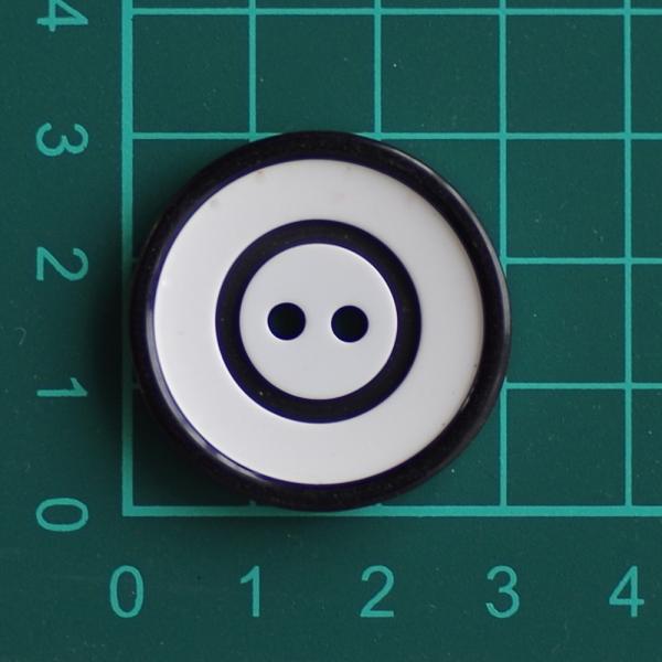 プラスチックボタン・直径約30ｍｍ 幾何学模様
