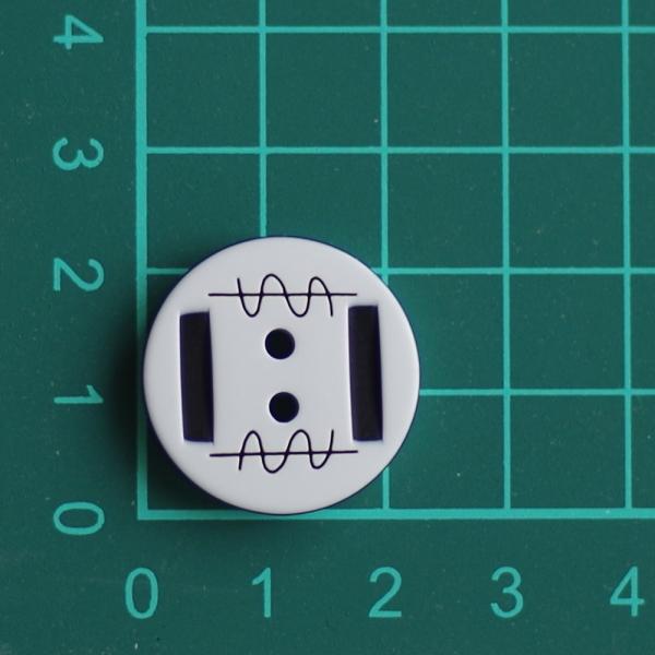プラスチックボタン・直径約22ｍｍ 幾何学模様