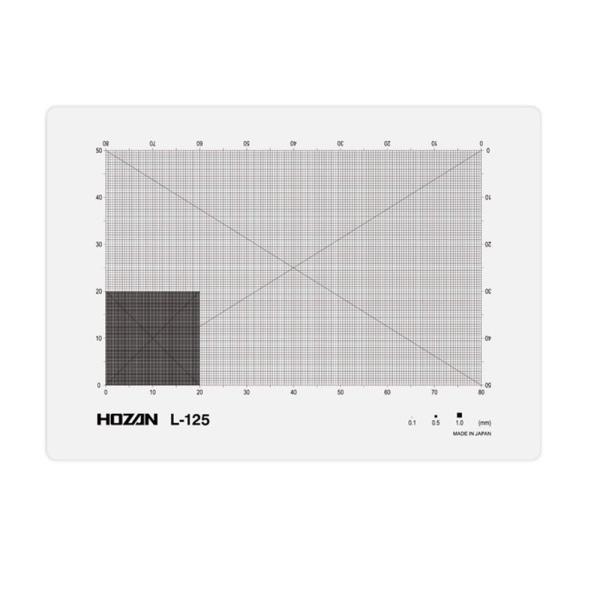 【特長】2種類のピッチ（0.1mm/0.5mm）のスケールシート。微小な部品などのサイズ確認や寸法計測に適しているため、マイクロスコープや顕微鏡を使用した高倍率での観察に使えます。スケールシートの上下左右に目盛がついているため、上下回転させ...