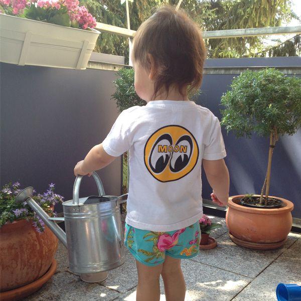 MOON Eyeball Infant T-Shirtムーン アイボール インファント TシャツMOON EYEBALL (アイボール)を両面にプリントしたインファント Tシャツです。スタンダードなデザインは、小さなお子様にもぴったりなキュ...