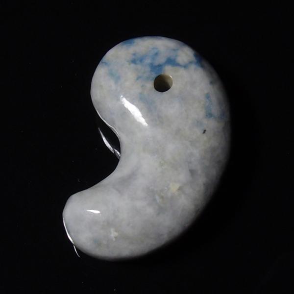 糸魚川産青翡翠勾玉 HS266の魅力と選び方