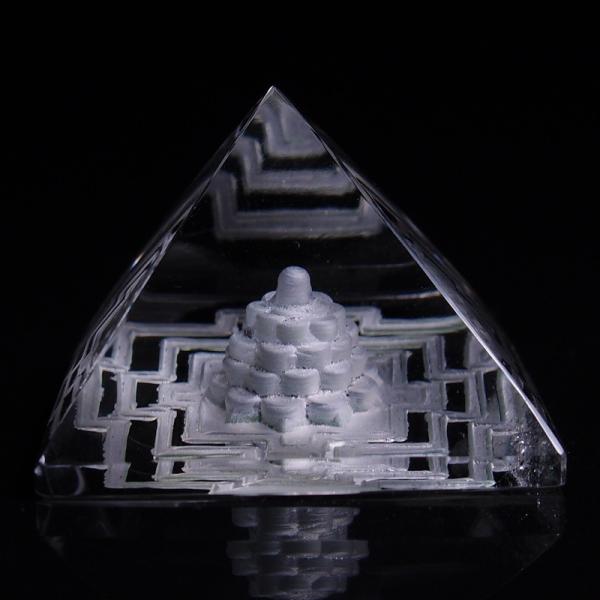 ネパール ガネッシュヒマール産 ヒマラヤ水晶製 ピラミッドシュリヤントラ ＃2 ヒマラヤ水晶 ピラミッド・シュリヤントラ（ガネッシュヒマール産