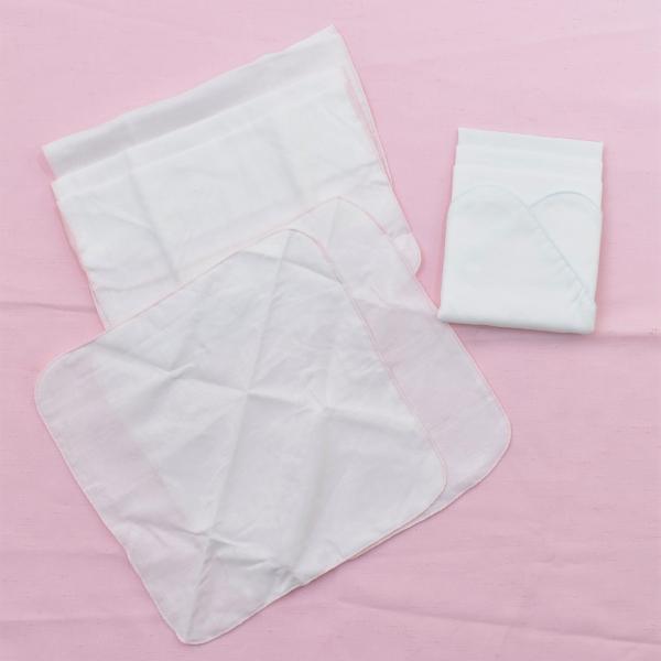 お肌にやさしい柔らか二重ガーゼハンカチです。ふちはロックミシンで裁ちきり仕上げです。色：ピンク　　（無地オフシロ生地縁どりがピンク色）サックス　（無地オフシロ生地縁どりがサックス色）サイズ：29ｃｍ×29ｃｍ　　四角形　　5枚入り配送料金は...