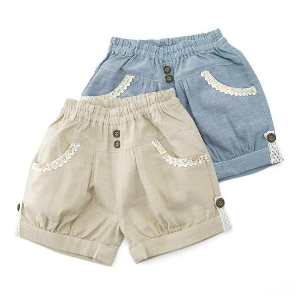 訳あり：撮影に使用した商品です。着まわし自在のショートパンツです☆ 裾のカフス留めにレースをあしらって、アクティブなショートパンツにガーリーな甘さをプラスしました♪  写真上　左：ベージュ　右：ブルーのみ販売 素材：綿100% ムラ糸ダンガ...